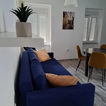 Yellow Apartment Pula Exterior photo