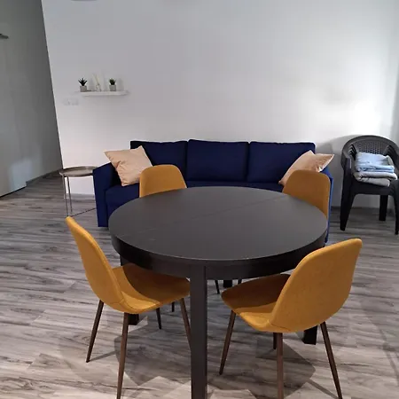 Yellow Apartment Pula Exterior photo