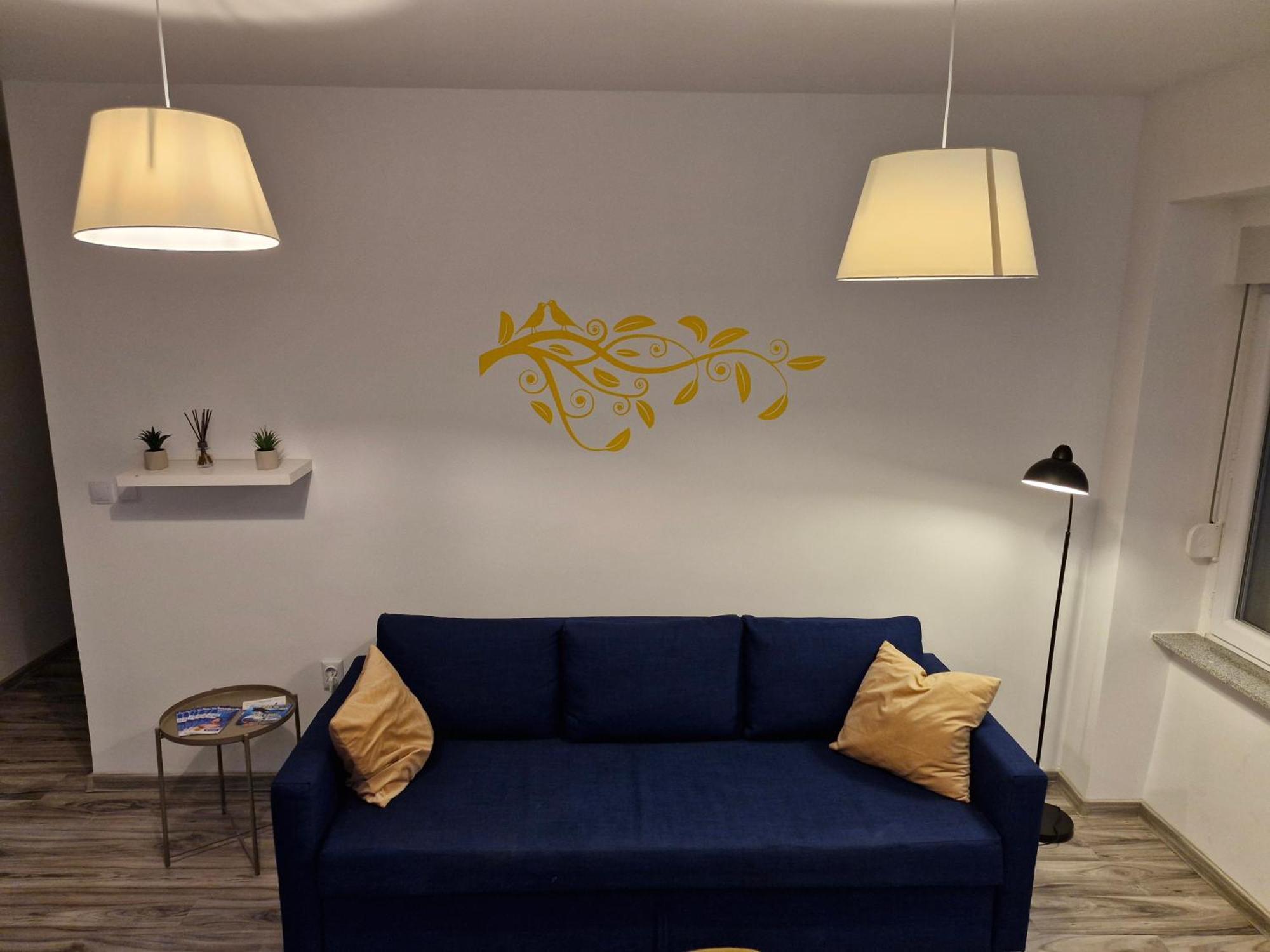 Yellow Apartman