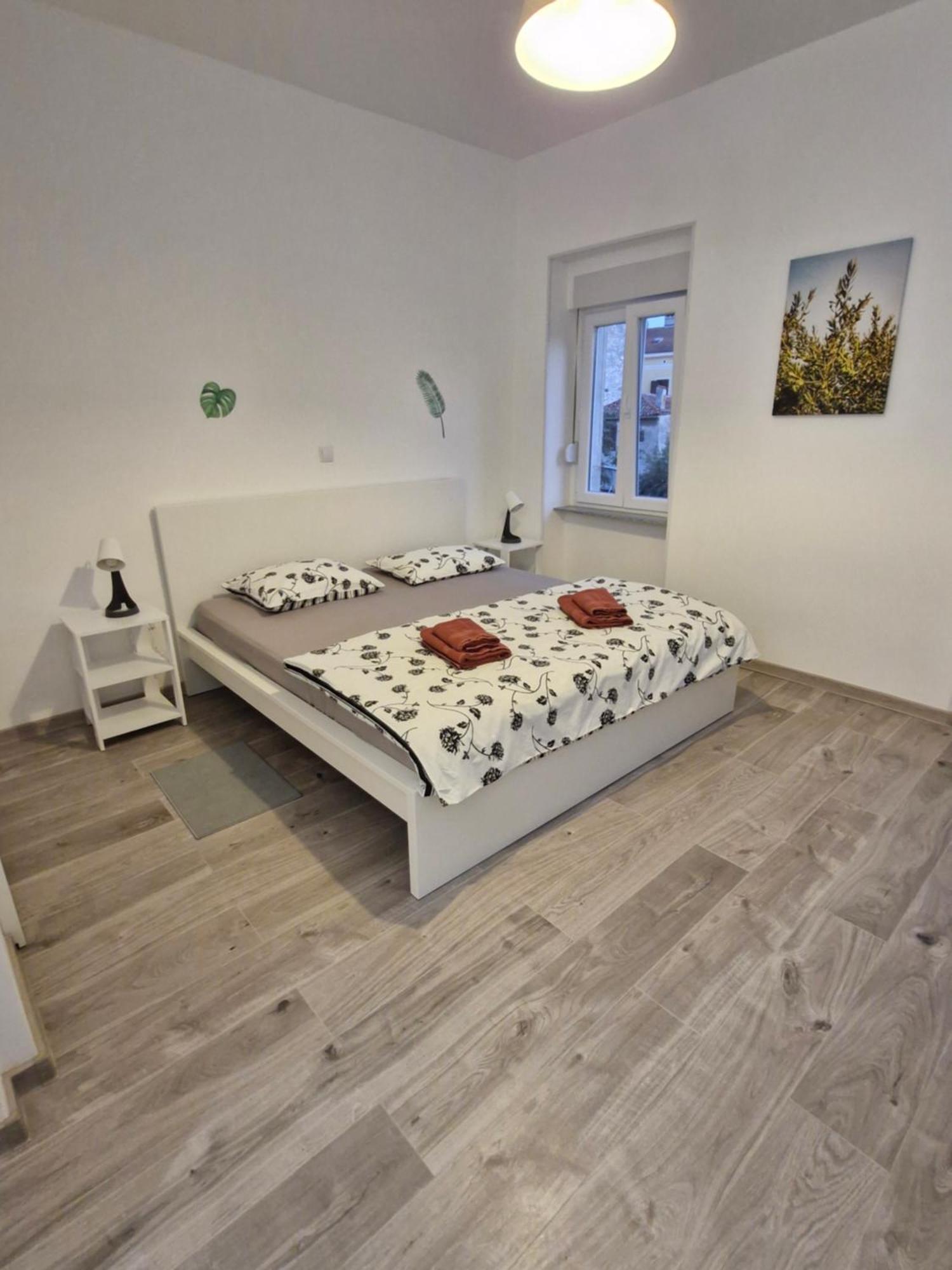 Apartma Yellow *